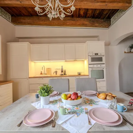 Charles Bridge Apartment *