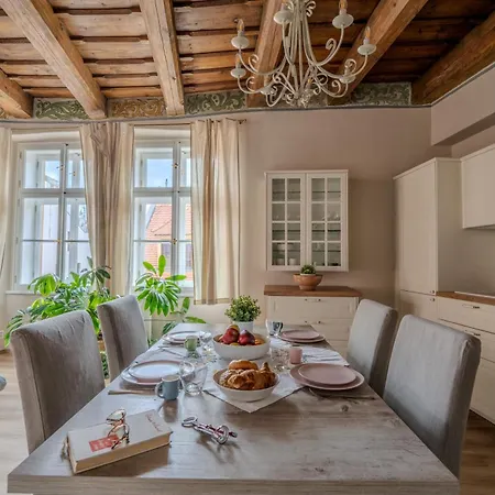 Apartment Charles Bridge Prag